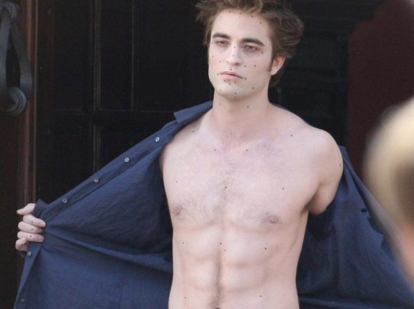 Los 10 abdómenes más famosos - 5. Robert Pattinson